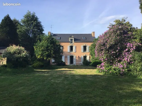 Maison 8 Pièces 251 m²