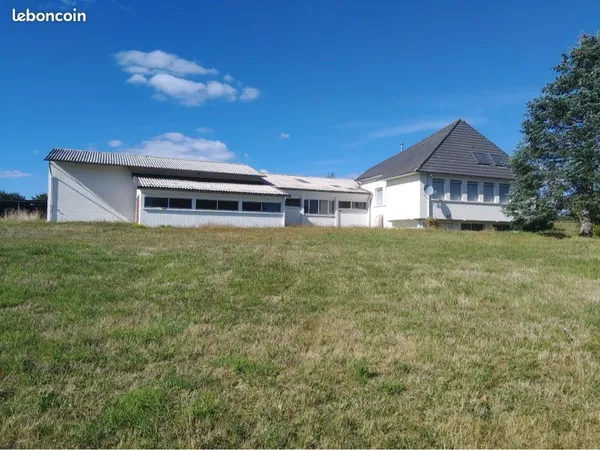 Maison avec terrain de 5ha