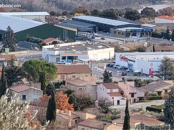 à louer 1300 m2 commercial