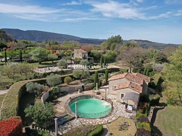 A vendre- Maison de plain-pied et ses annexes