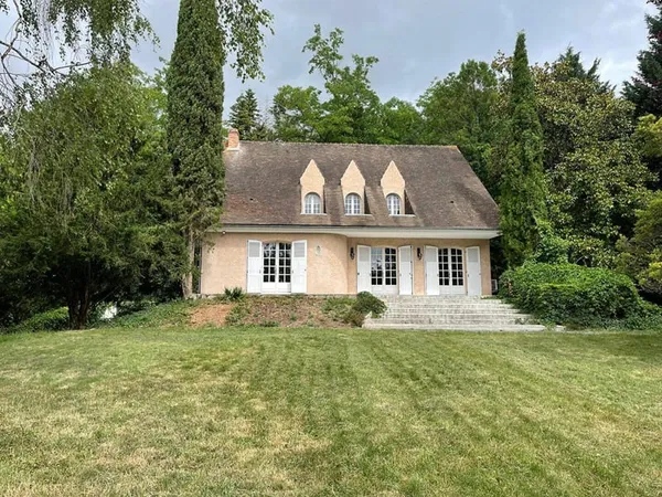 Maison 8 pièces 243 m²