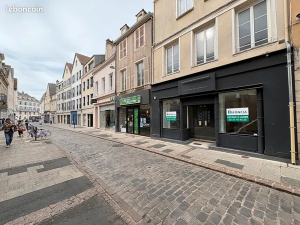 à louer — emplacement n°1 en plein coeur de ville