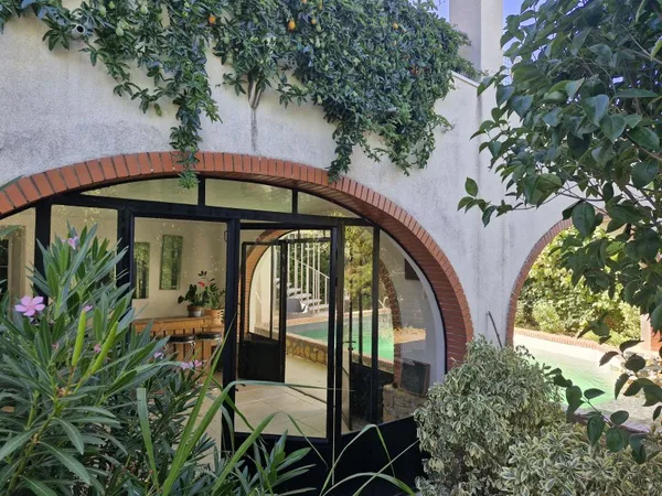 Vends maison conviviale avec piscine