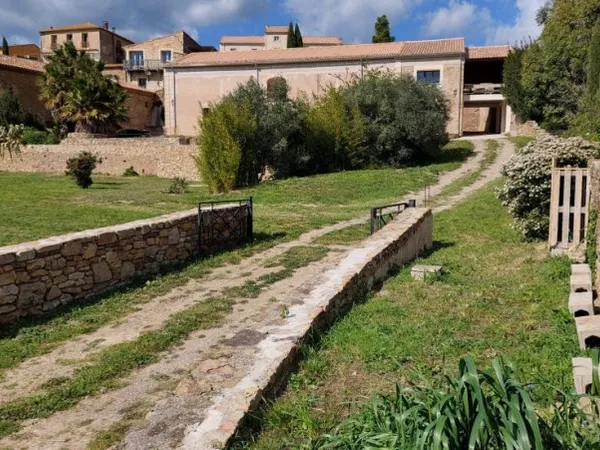Maison 10 pièces 600 m²