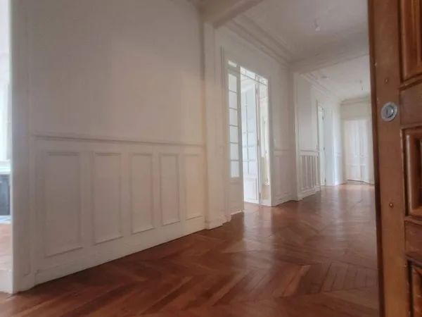 Bureaux 178 m²