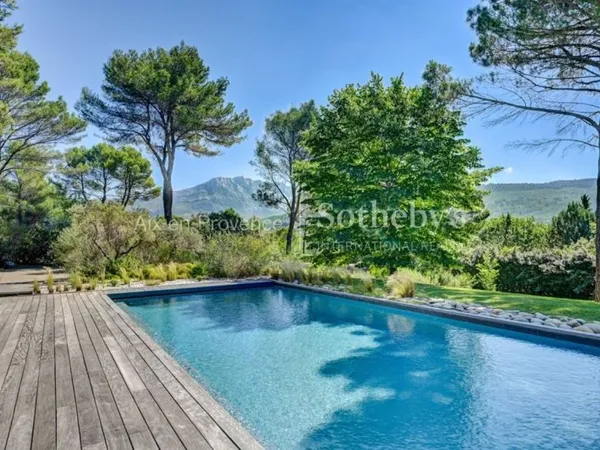 Maison Contemporaine avec Vue sur la Sainte Victoire