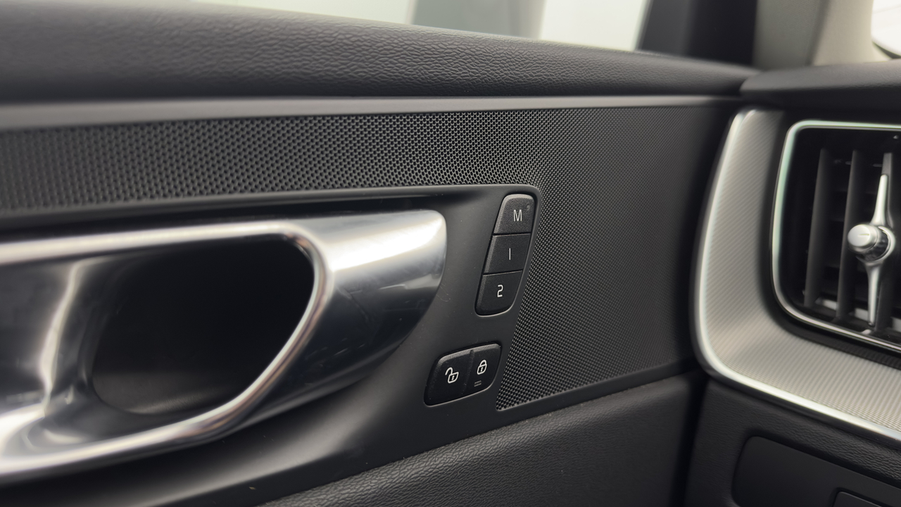 Volvo XC60 T6 Recharge AWD 253 ch + 145 ch Geartronic 8 — photo 32