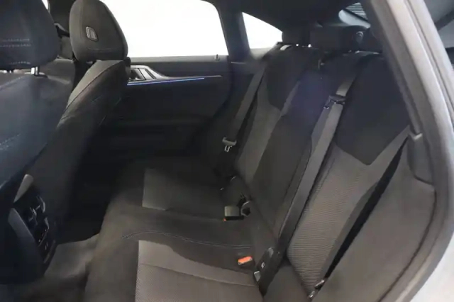 Bmw I4 edrive40 — photo 16