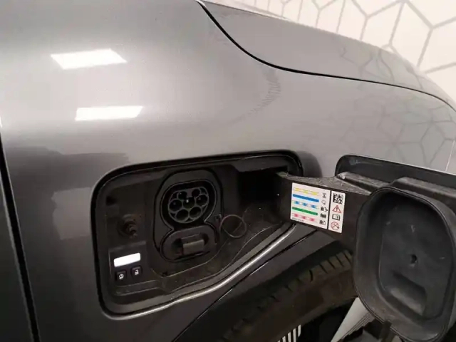 Renault Megane e-tech ev60 220 ch super charge — photo 21