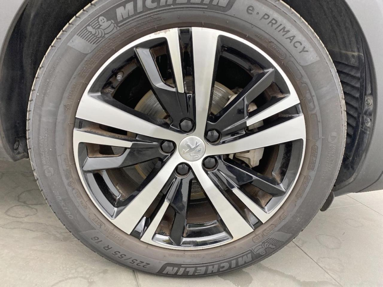 Peugeot 5008 1.2 puretech 130 gt + toit ouvrant / vision 360 / — photo 17