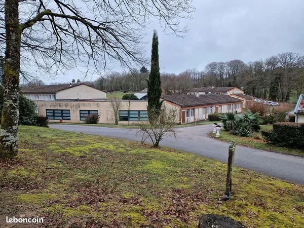 Local 2976 m² EYJEAUX