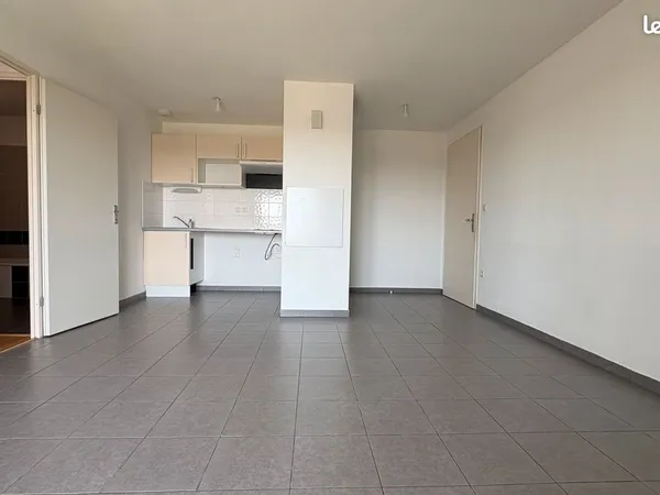 Appartement t2-balcon- parking-sud ouest- vendu libre