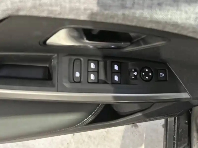 Peugeot 3008 hybrid 145 e-dcs6 — photo 19