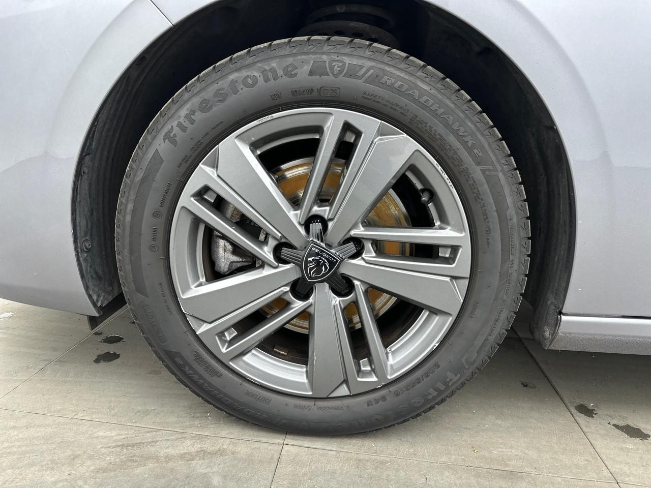 Peugeot 308 sw puretech 130ch s&s eat8 active pack — photo 14