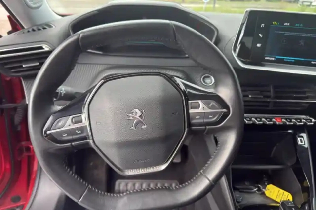 Peugeot 2008 moteur électrique 136 ch — photo 17