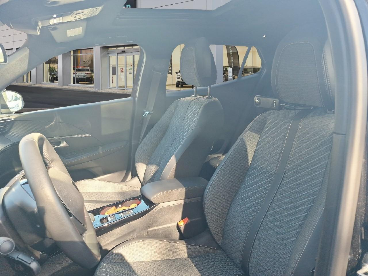 Peugeot 2008 e-2008 136ch allure — photo 9