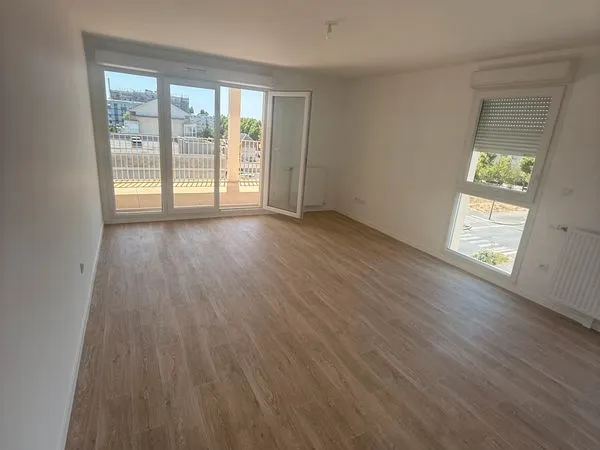 Location T2 Neuf avec grand Balcon - Premier habitant