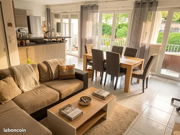 Appartement F3 lumineux 71 m², grand balcon, cave et ascenseur - Nancy Scarpone