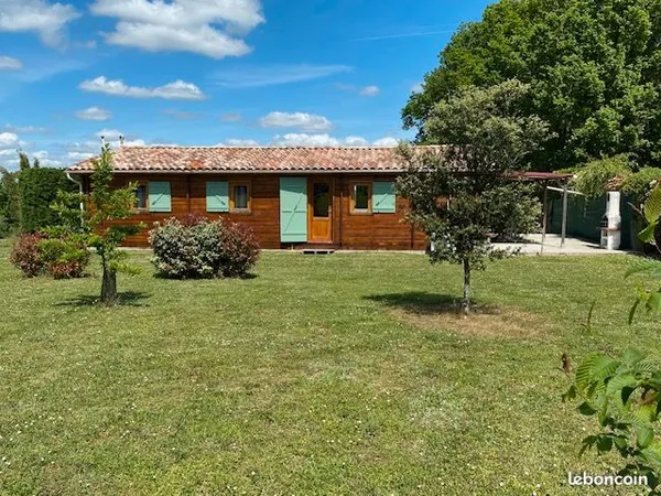 Maison individuelle avec point de vue, piscine et jardin