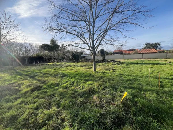 Terrain constructible 913 m²