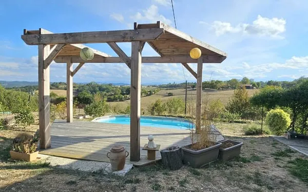 Maison rénovée 5 pièces. avec vue Pyrénées et piscine