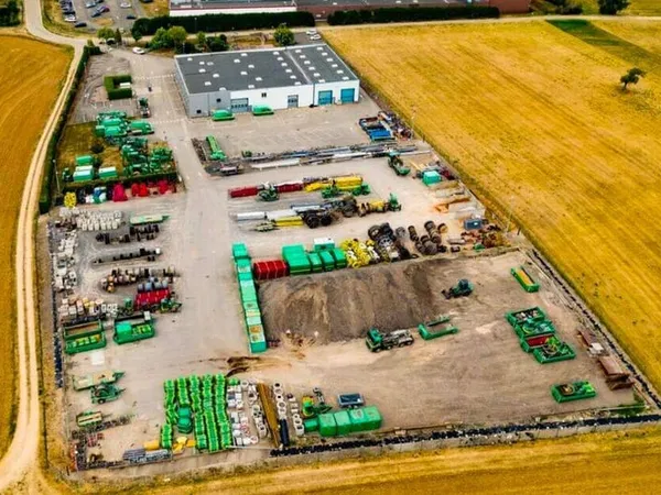 Local d'activité 1925 m²