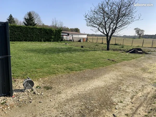 Terrain à bâtir de 883 m2 au prix de 67000 à PESSINES (17)