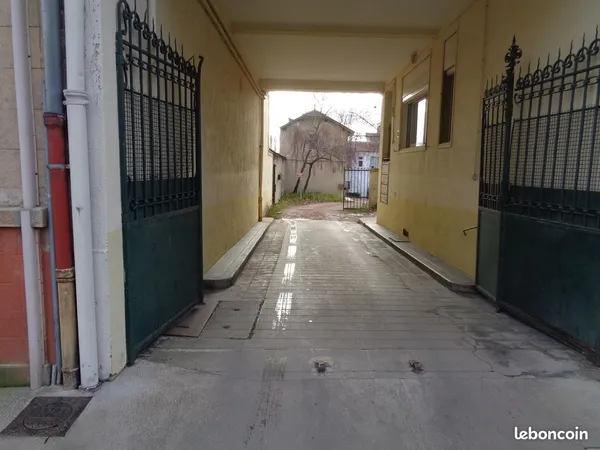 Garage securise proche du cinema