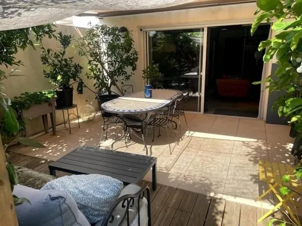 Très belle maison mitoyenne. Etat neuf