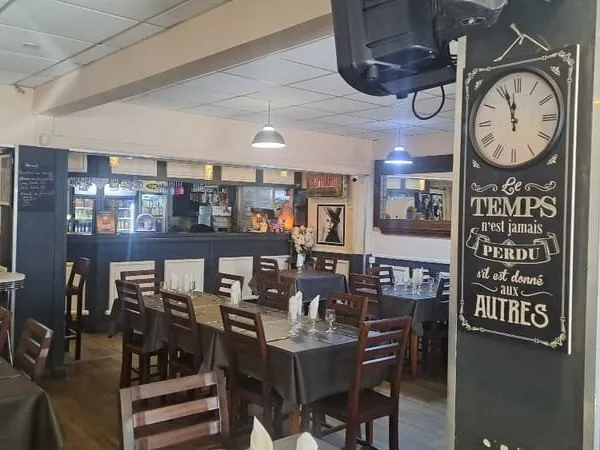 A VENDRE FOND DE COMMERCE DE RESTAURATION + HABITATION