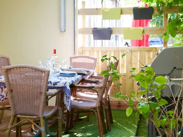 Double studio en rez-de-jardin à 100m des plages