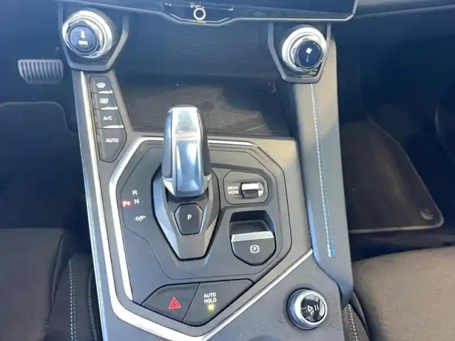 Lynk&Amp;Co 01 1.5 phev 261 ch dcth7 — photo 16