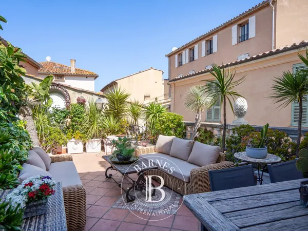 SAINT-TROPEZ - VILLAGE - VILLA 3 CHAMBRES