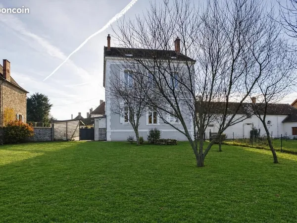 Maison 9 pièces 256 m²