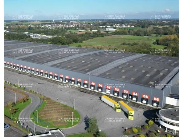 Entrepôt 64129 m²