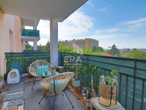 Appartement Marseille 2 pièces 42 m² rénové avec terrasse 11 m² vue dégagée Saint-Loup / Saint-Tronc