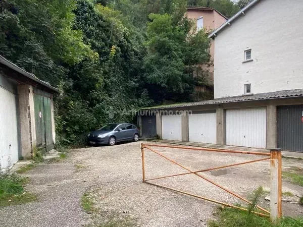 Garage à louer au centre de Vienne - 14 m², box sécurisé