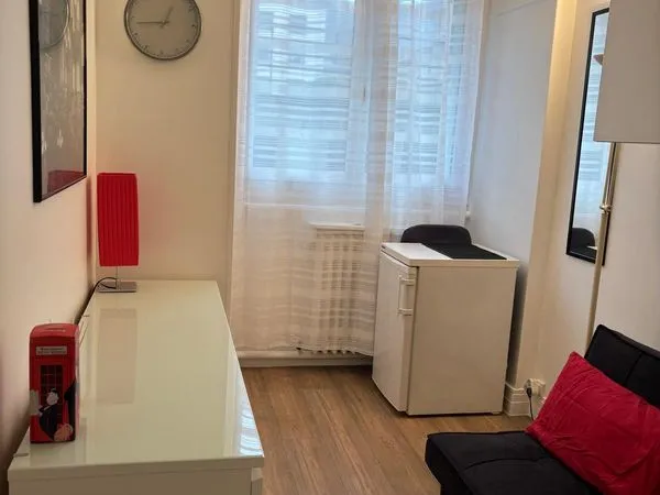 A vendre agréable studio meublé Paris 16 Rue la Fontaine