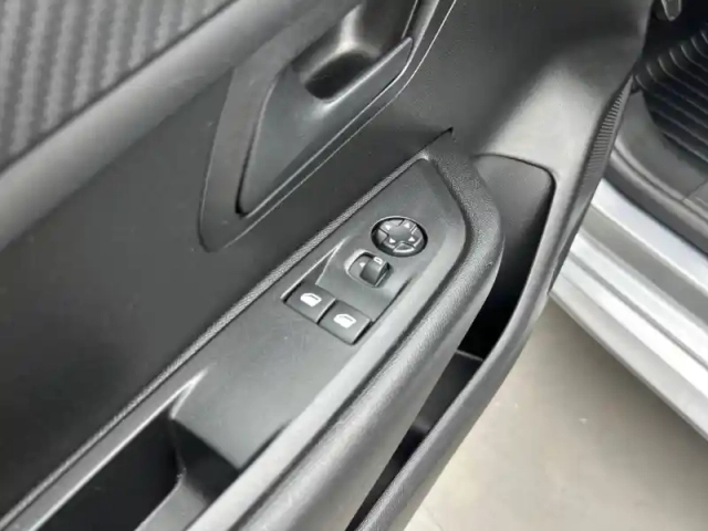 Peugeot 208 puretech 75 s&amp;s bvm5 — photo 40