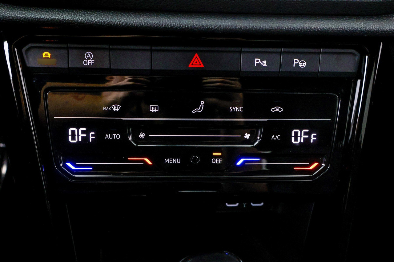 Volkswagen T-Roc — photo 24
