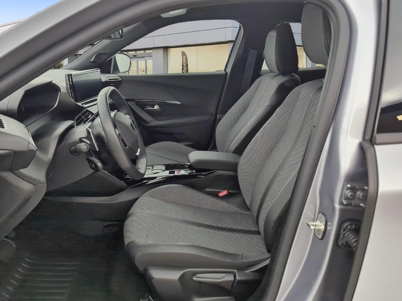 Peugeot 2008 hybrid 145 ch e-dcs6 allure — photo 9