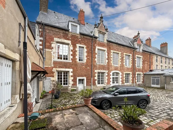 Magnifique ensemble immobilier à rénover