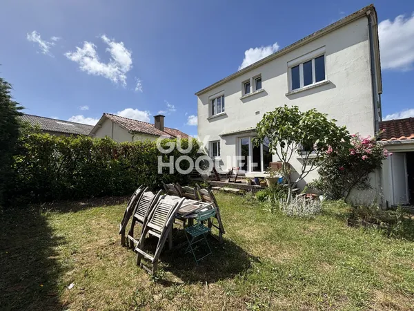 Maison meublée à louer 6 pièces de 158 m²