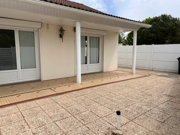 Vends maison charmante pied dans l'eau