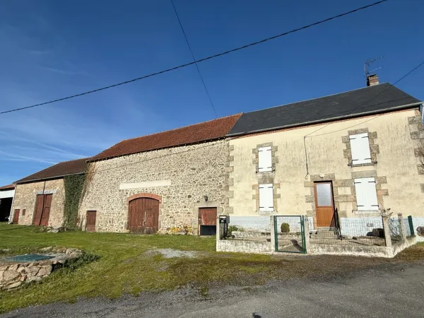 EN EXCLUSIVITE ! Corps de ferme avec maison d'habitation de 89m² sur terrain de 2hectares 2188m² 125
