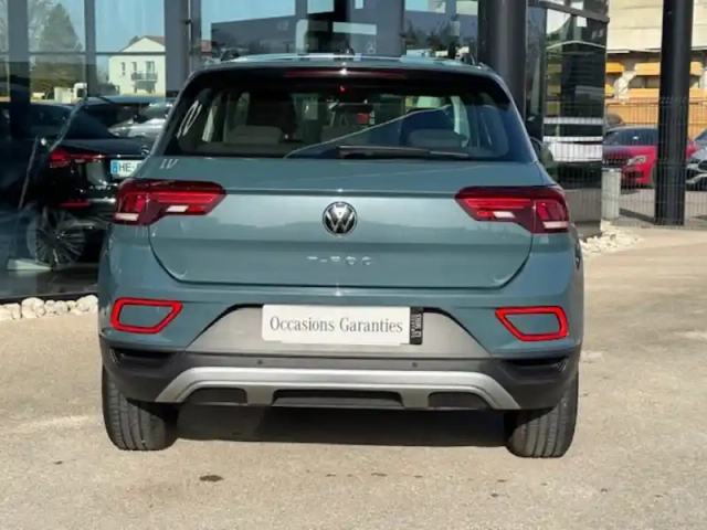 Volkswagen T-Roc life plus 1.0 110 ch — photo 9