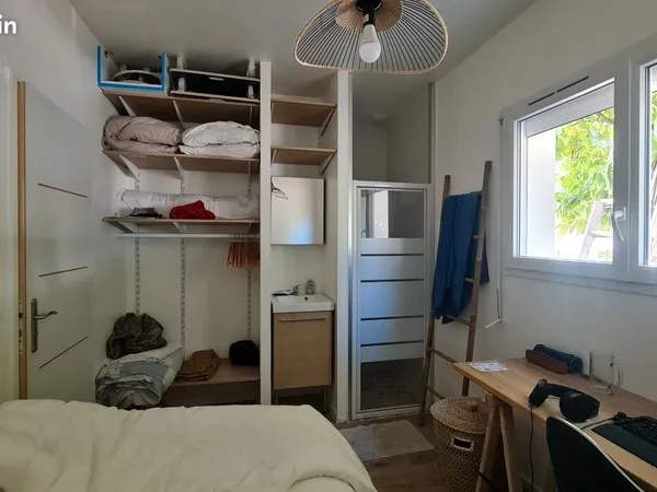 Chambre dans coloc multiculturelle