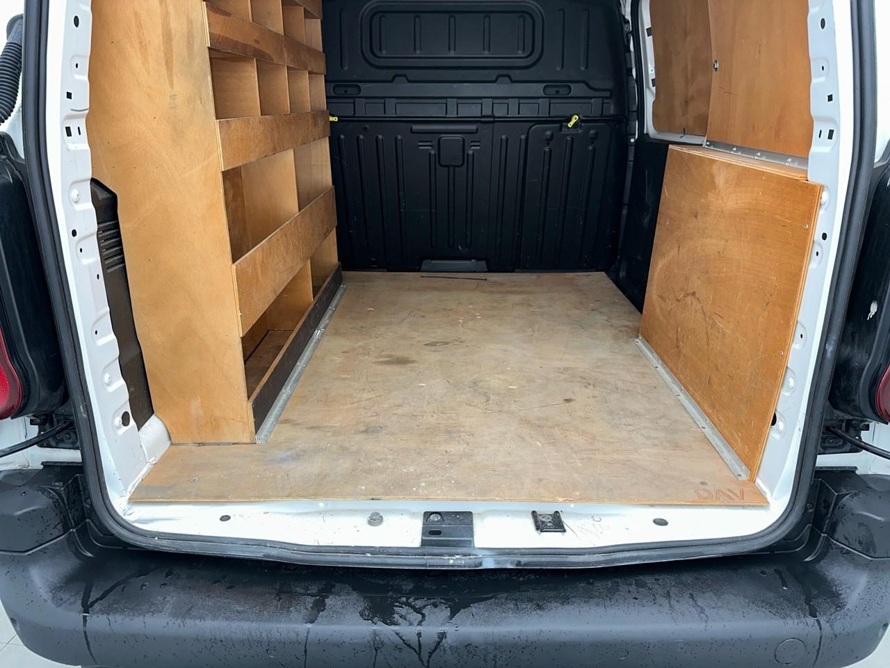 Citroën Berlingo van m 650 bluehdi 100 s&s bvm6 driver — photo 6