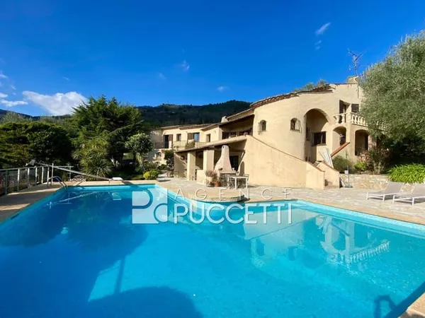 Maison 7 pièces 174 m²