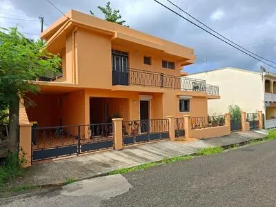 La Trinité bourg- Villa 4 chambres avec grands volumes - 390 000 € FAI